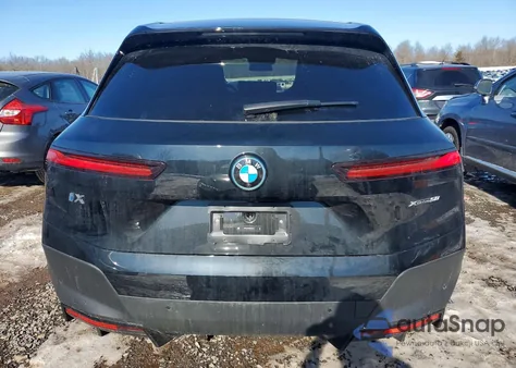 2025 BMW Ix xDrive50 из США, поврежденный, VIN WB523CF04SCS81015